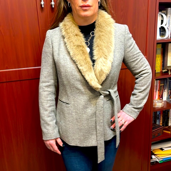 Banana Republic woven wool blazer with removable faux fur colar! petite 4 - Picture 3 of 7